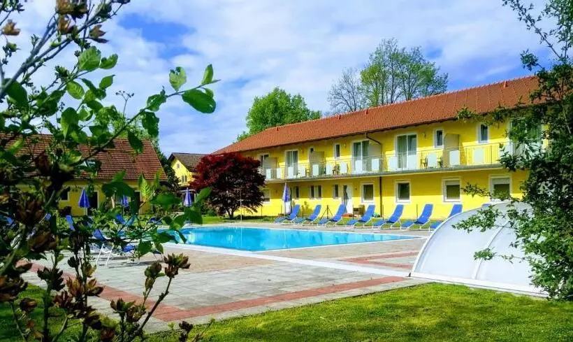 ホテル Gasthof Zum Lindenhof