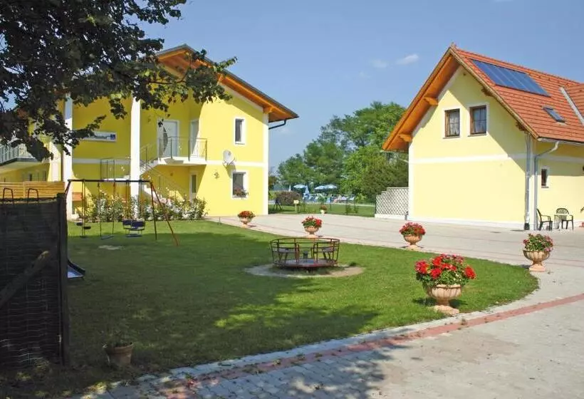 ホテル Gasthof Zum Lindenhof