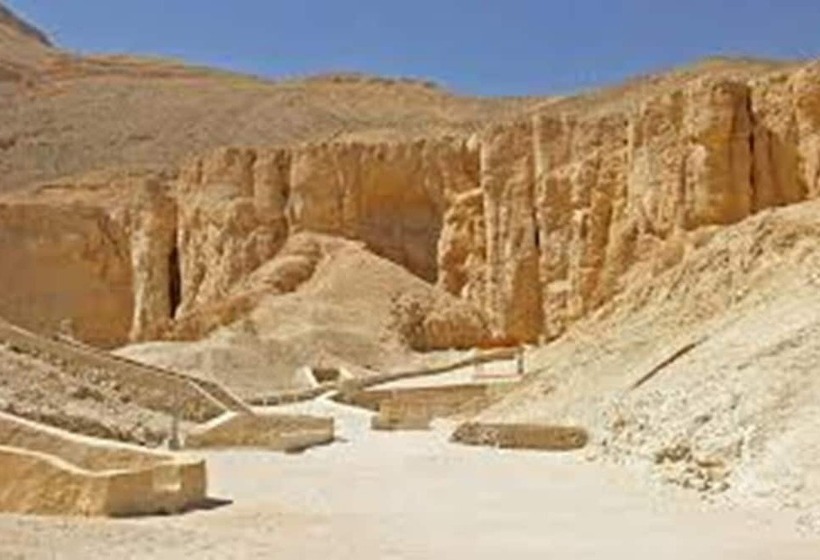 هتل Nile Compound