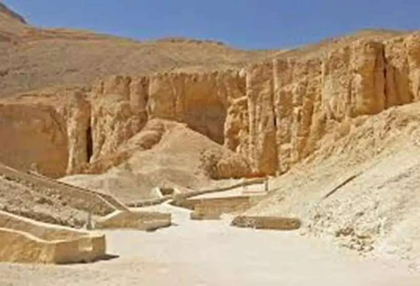 هتل Nile Compound
