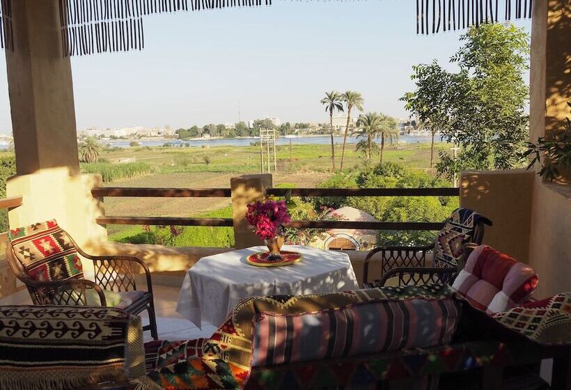 هتل Nile Compound