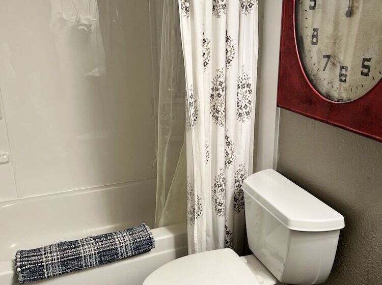 فندق Ocean House Inn & Condos