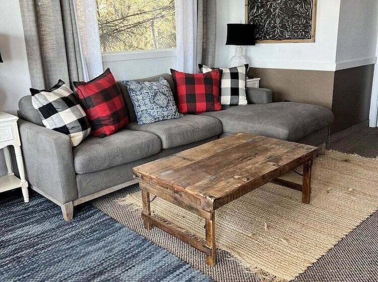 فندق Ocean House Inn & Condos