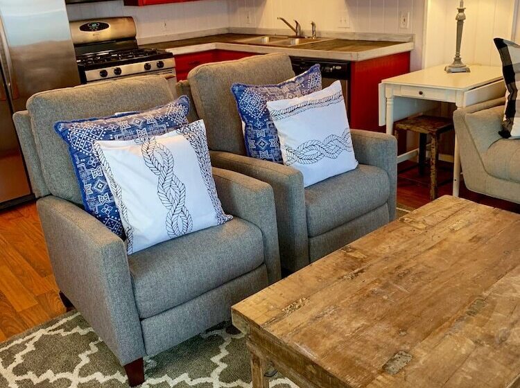 فندق Ocean House Inn & Condos