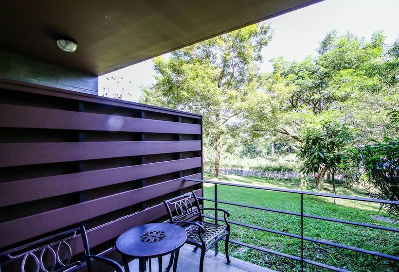 בית מלון כפרי Rain Tree Khao Yai