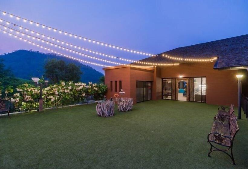 בית מלון כפרי Rain Tree Khao Yai