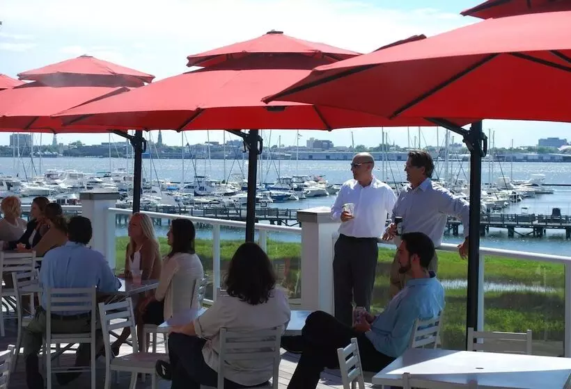 Hotelli The Beach Club At Charleston Harbor Resort And Marina