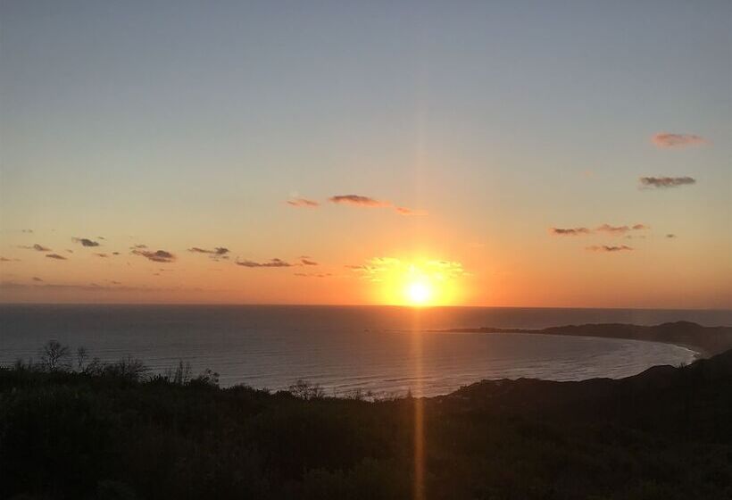 פנסיון Alkira Lodge