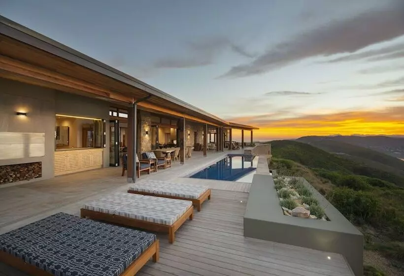 پانسیون Alkira Lodge