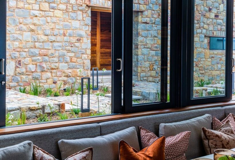 פנסיון Alkira Lodge