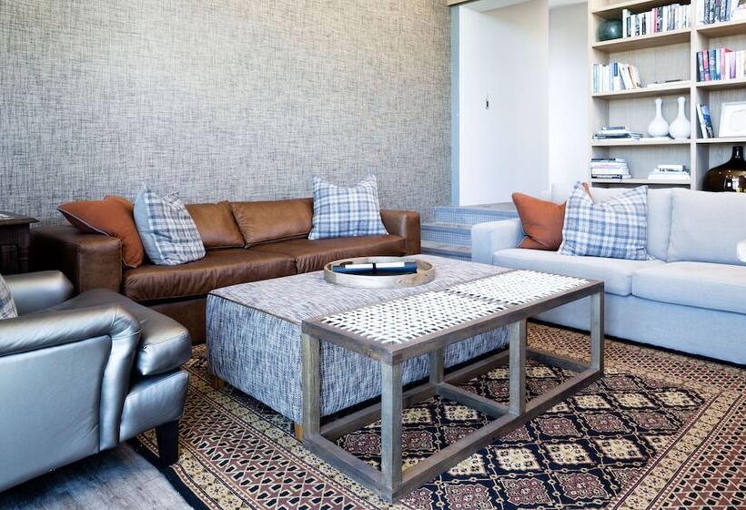 פנסיון Alkira Lodge