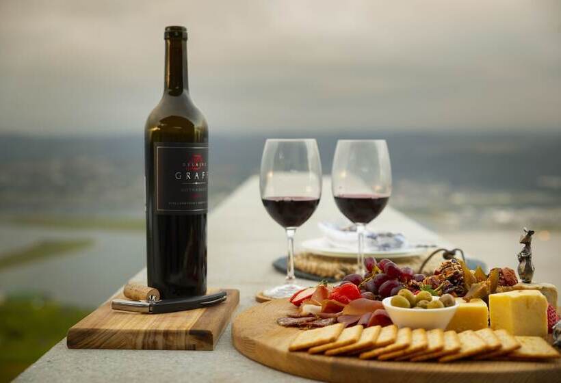 פנסיון Alkira Lodge