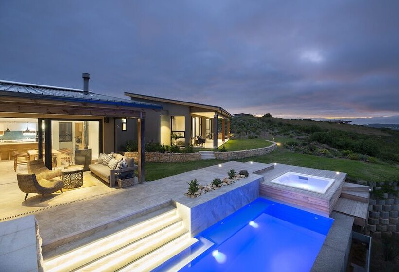 פנסיון Alkira Lodge