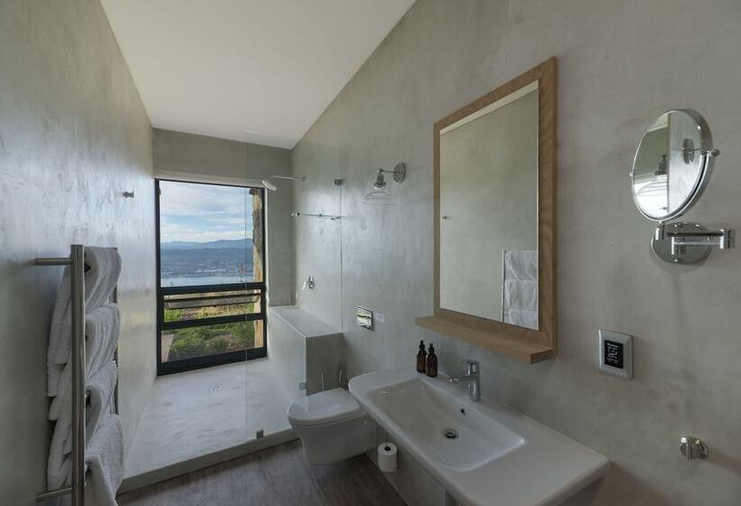 פנסיון Alkira Lodge