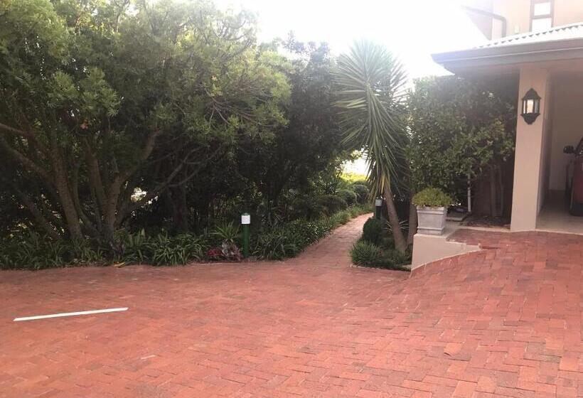 بنسيون La Vista Lodge