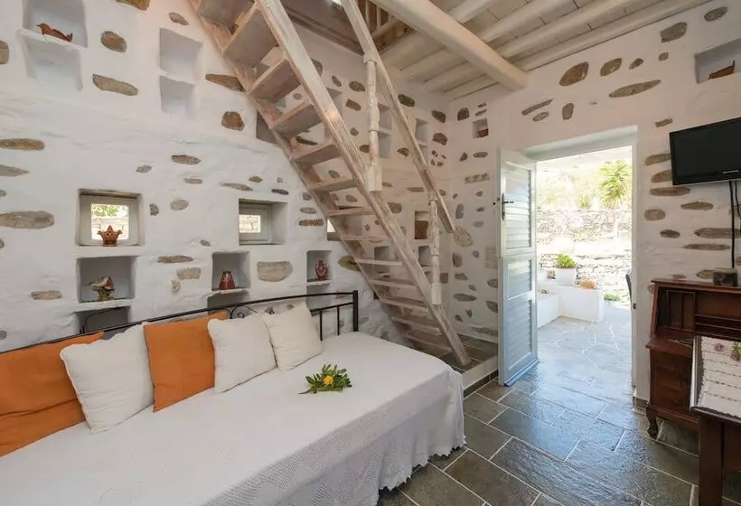 Peristeronas House