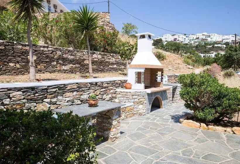 Peristeronas House