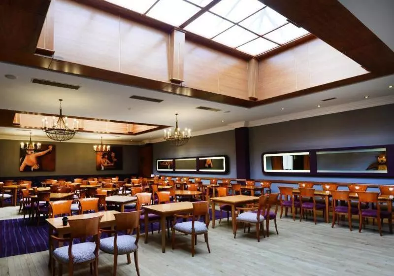 3 Lakes Hostel