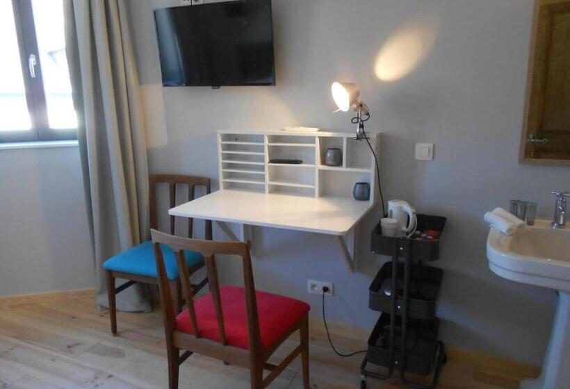 تختخواب و صبحانه Bnb City