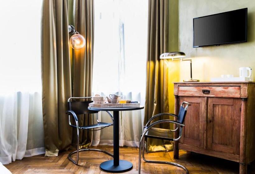 تختخواب و صبحانه Bnb City