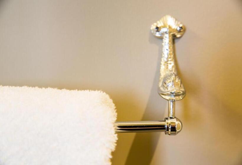 تختخواب و صبحانه Bnb City