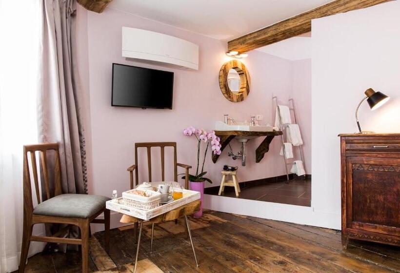 تختخواب و صبحانه Bnb City