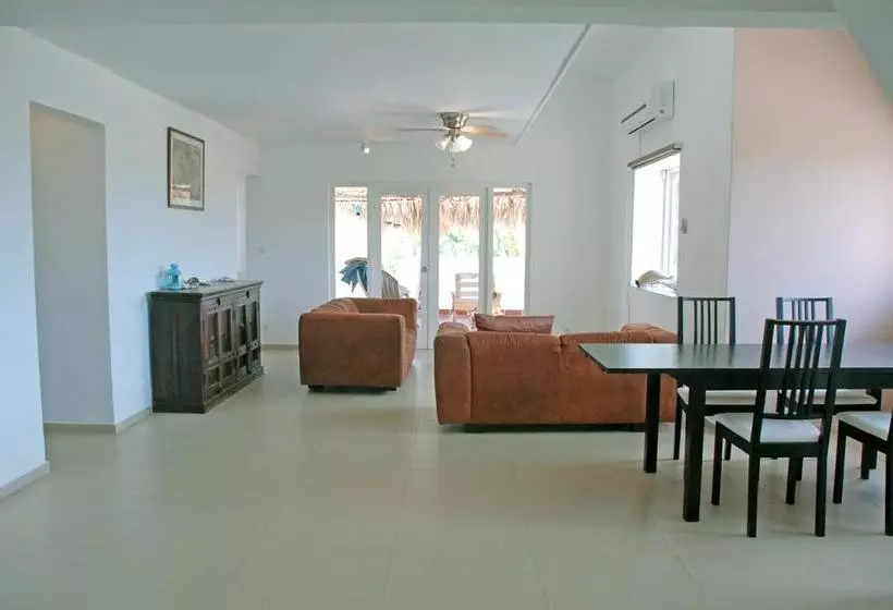 تختخواب و صبحانه Bnbbonaire Near The Ocean