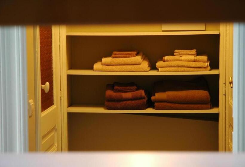 تختخواب و صبحانه Villa Des Roses Voltaire