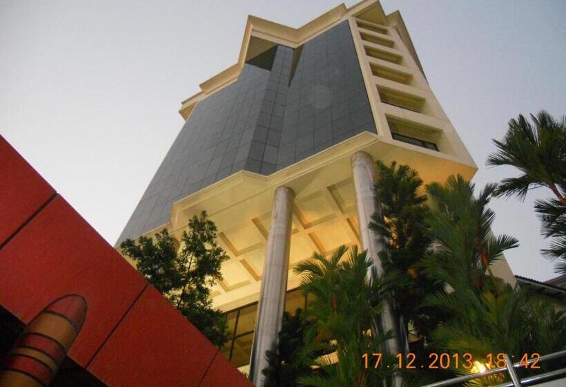 Gokulam Park Hotel & Convention Centre