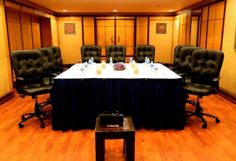 Gokulam Park Hotel & Convention Centre