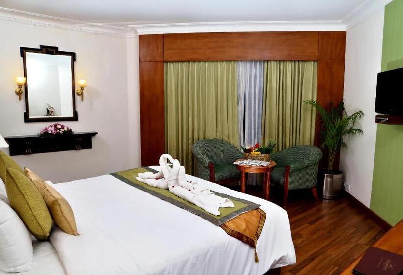 Gokulam Park Hotel & Convention Centre