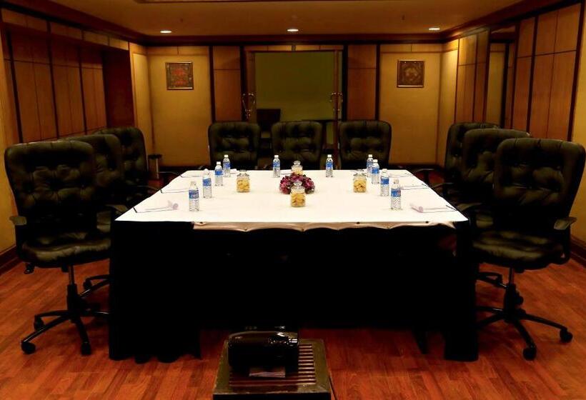 Gokulam Park Hotel & Convention Centre