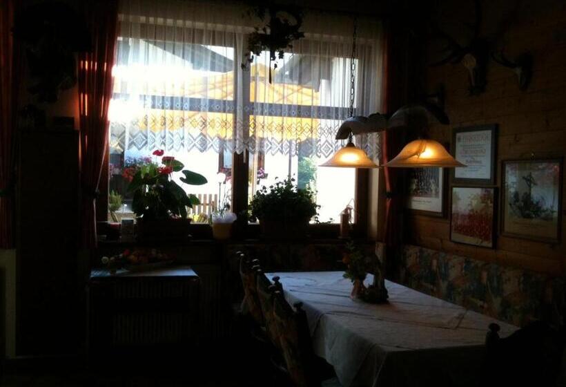 Hotelli Pension Lärchenhof