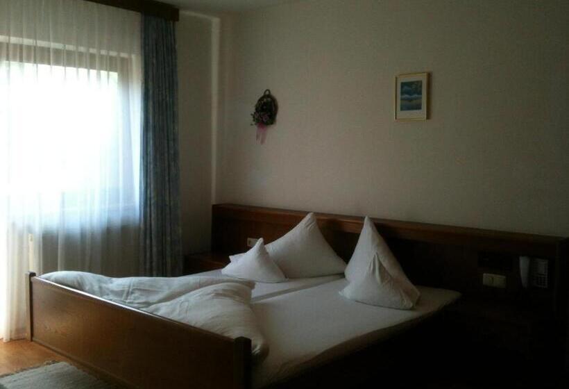 Hotelli Pension Lärchenhof