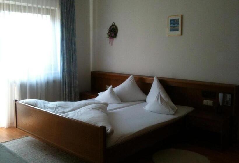 Hotelli Pension Lärchenhof