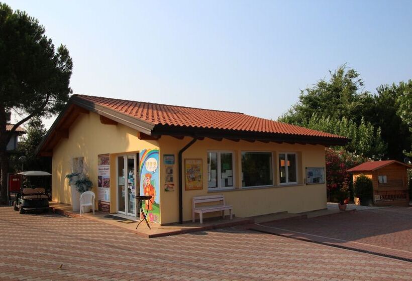 בית מלון כפרי San Benedetto Camping Relais