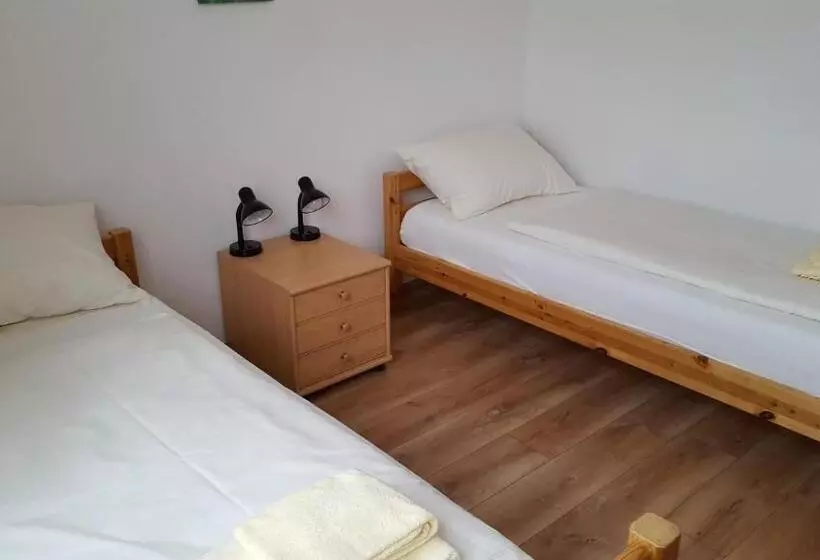 Aamiaismajoitus (B&B) Pension Haus Nova