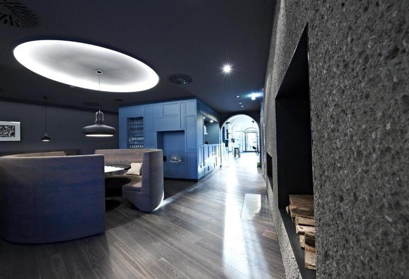 Badhaus Hotel/restaurant/café