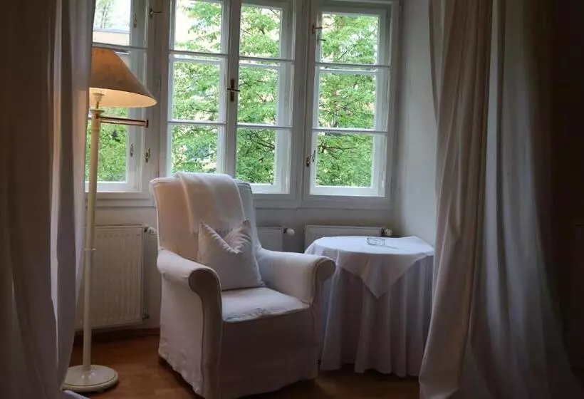 هتل Seeschlößl Velden