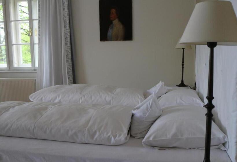 Отель Seeschlößl Velden