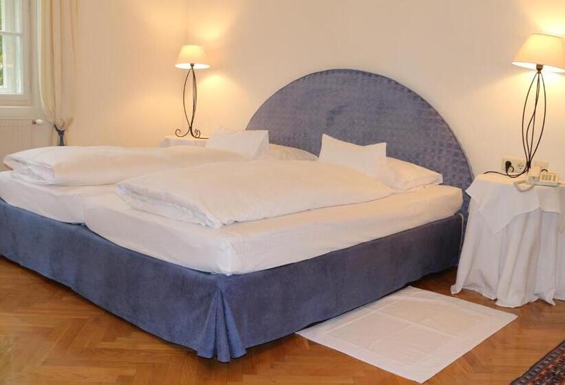 Отель Seeschlößl Velden