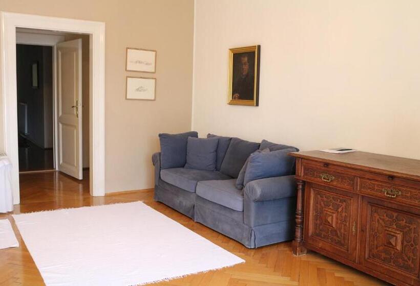 Отель Seeschlößl Velden