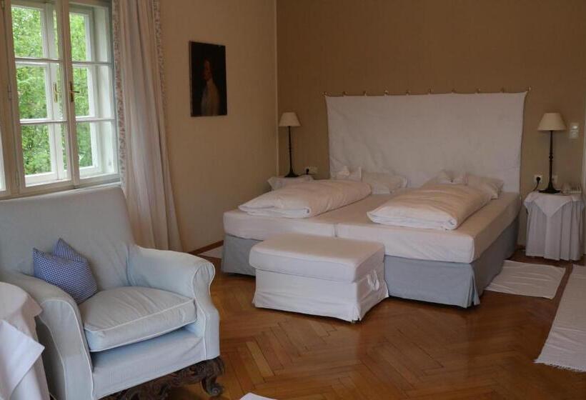 Отель Seeschlößl Velden