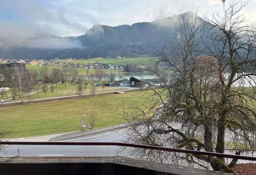 Hotelli Weisses Rössl Am See