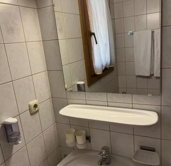 Hotelli Weisses Rössl Am See