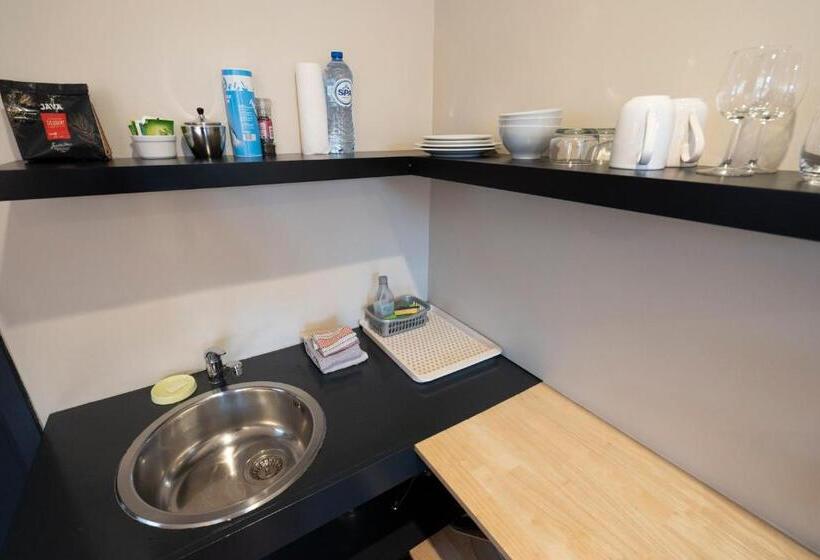 Bed and Breakfast Because The Night City Lodge