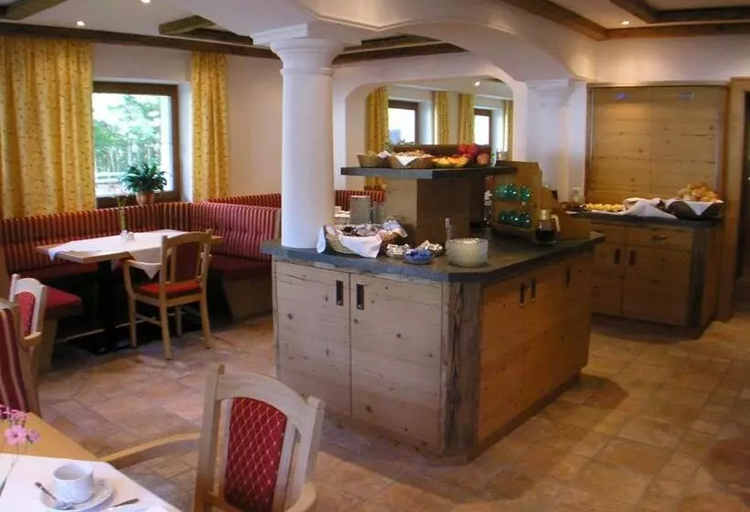 Hotelli Garni Weidacherhof