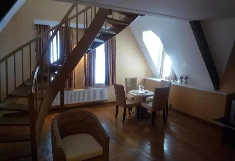 Hotelli Le Château De Rendeux