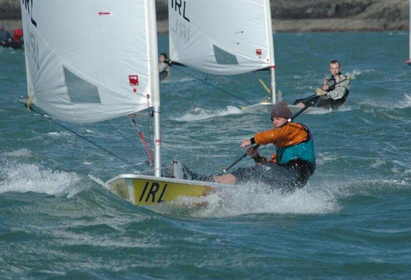 בית מלון כפרי The Waterfront