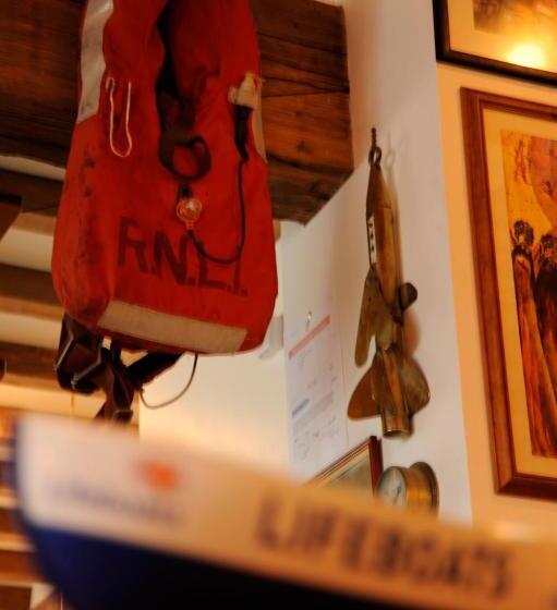 בית מלון כפרי The Waterfront